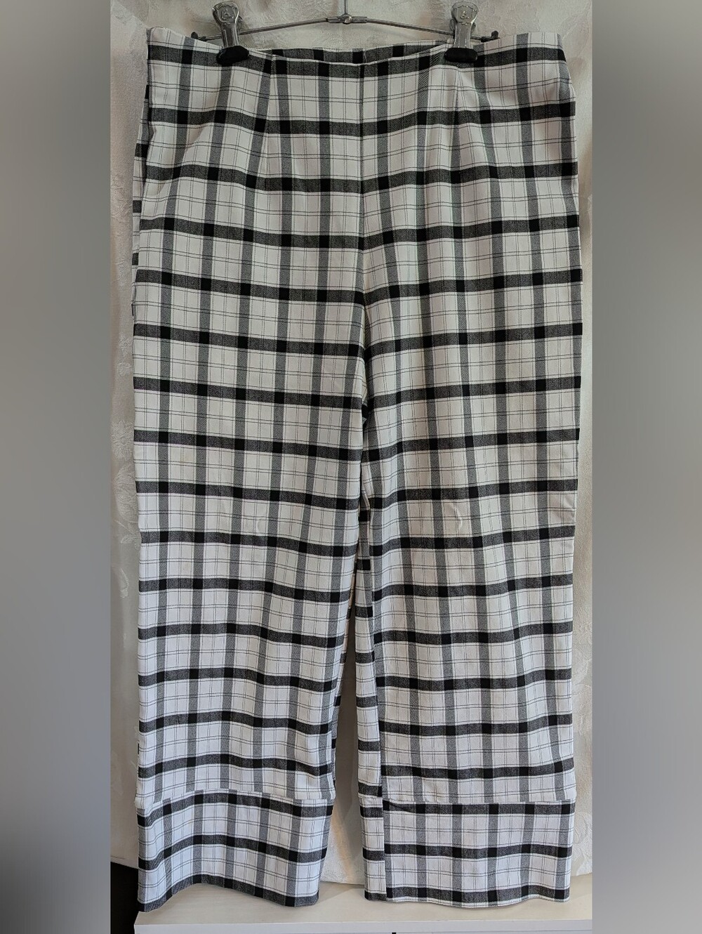 Rue21 Black & White Plaid Ankle Pants